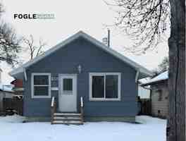 featured image of 213 4th St W