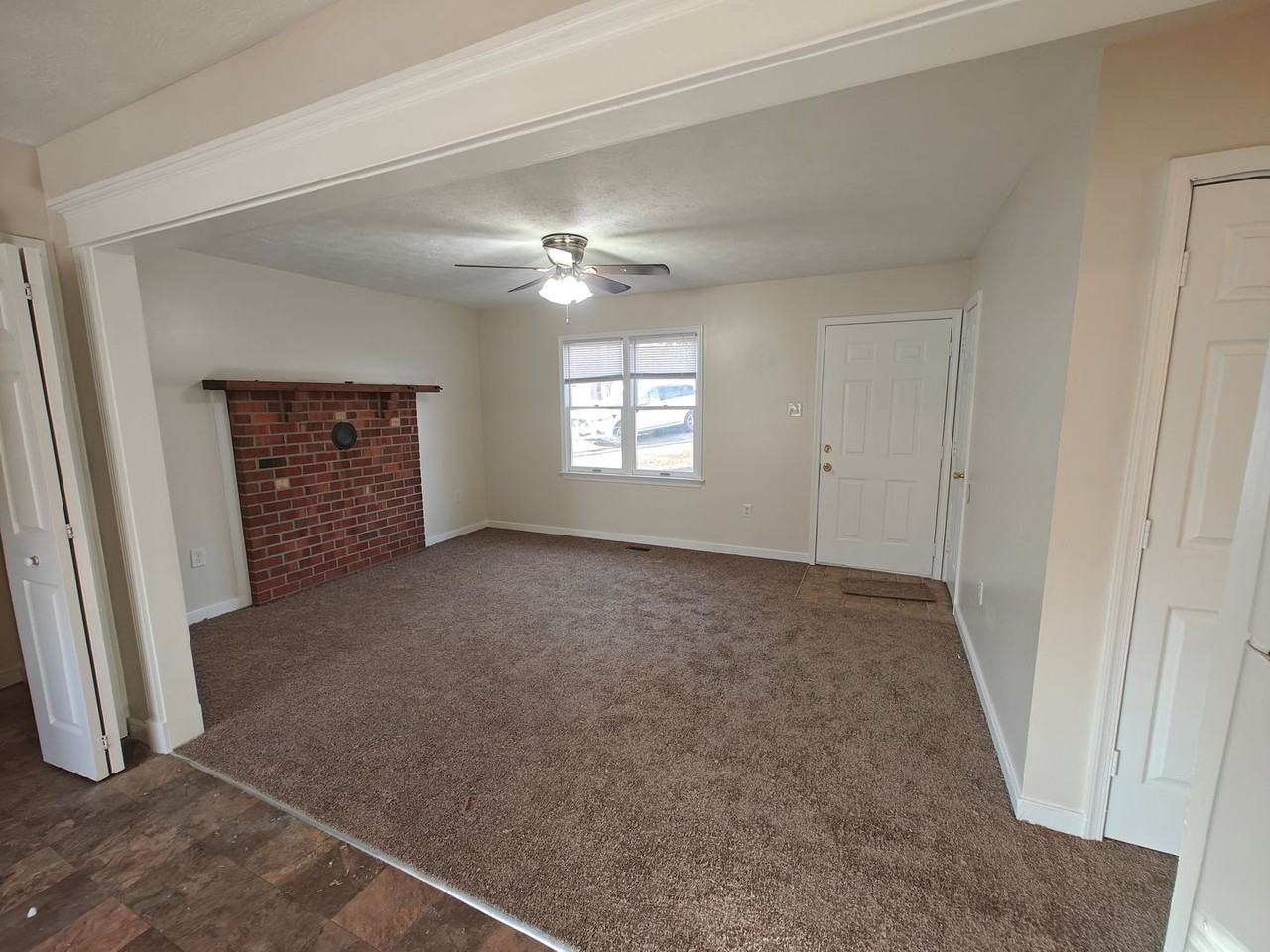 2498 Mountain View Rd - Photo 5 of 12