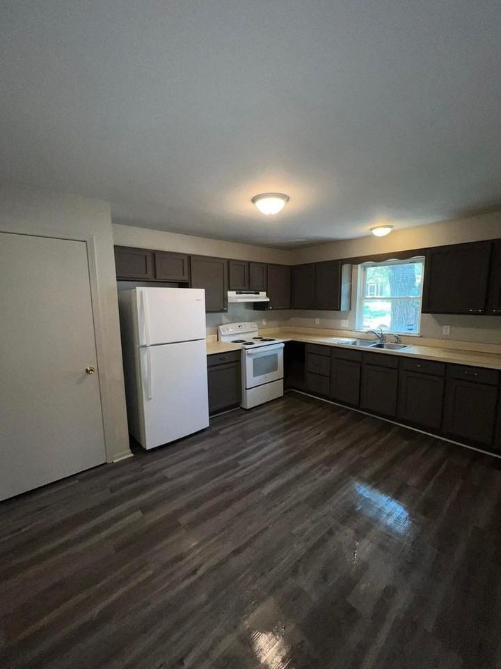 658 Brower St - Photo 2 of 12