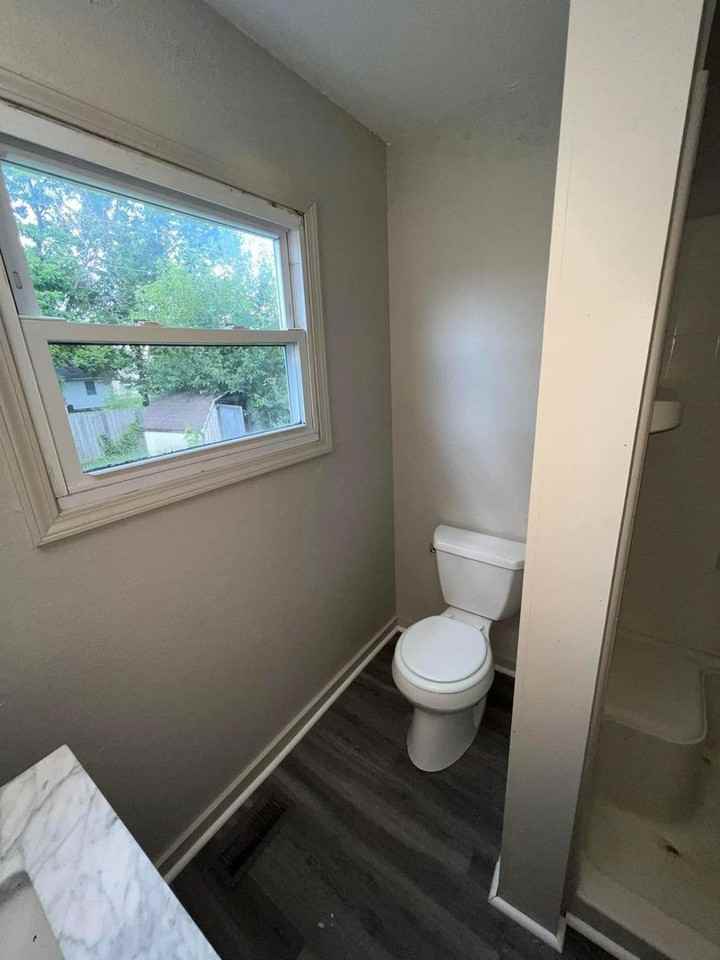 658 Brower St - Photo 4 of 12