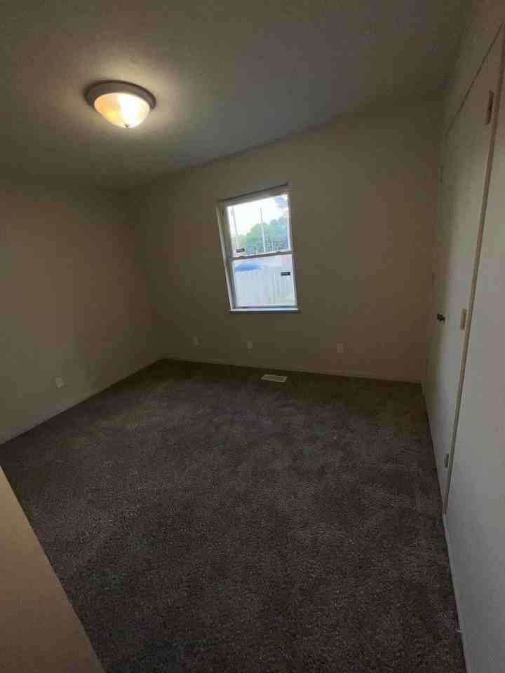 658 Brower St - Photo 5 of 12