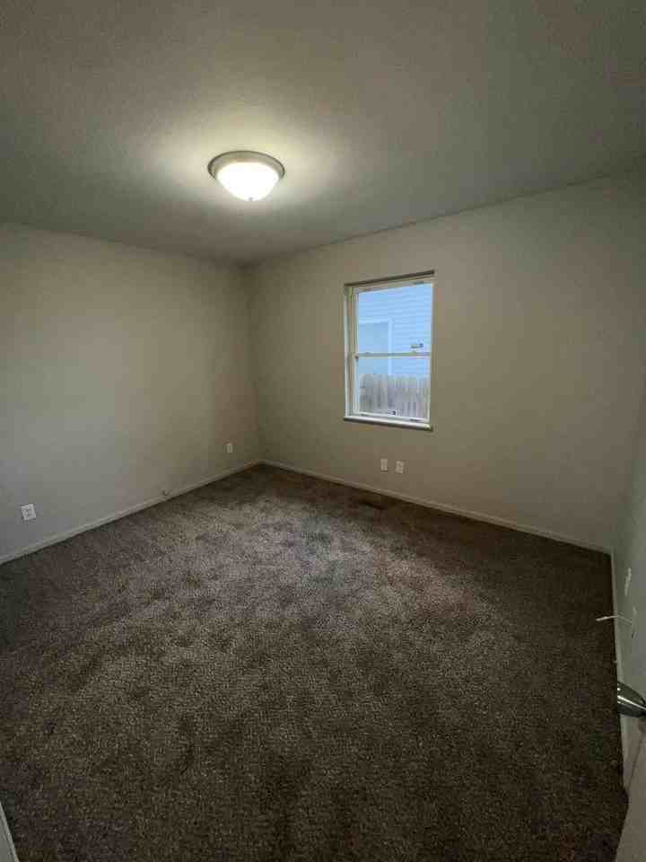 658 Brower St - Photo 7 of 12