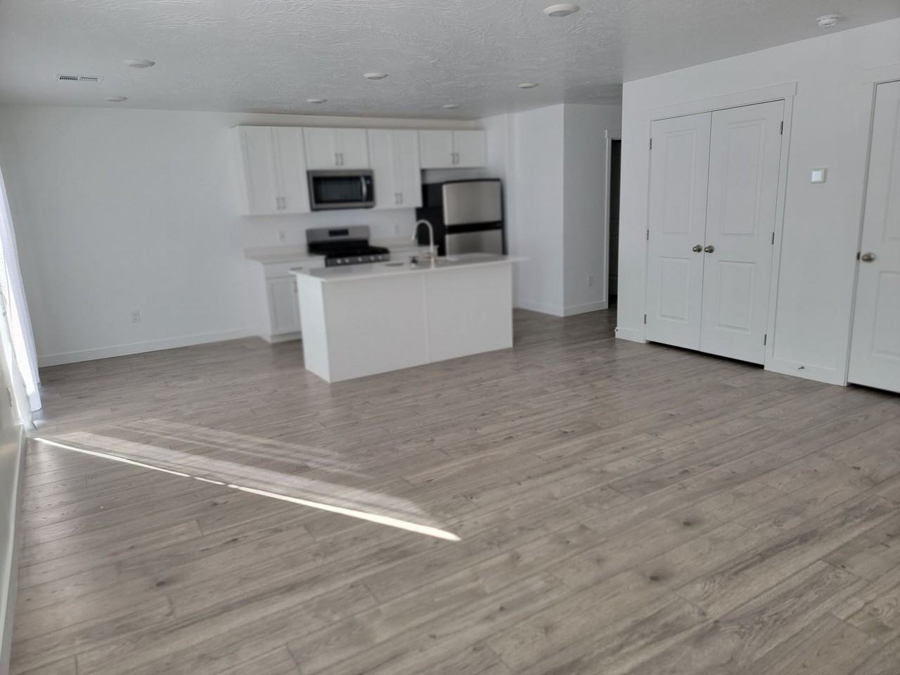 2020 N 350 W - Photo 3 of 19