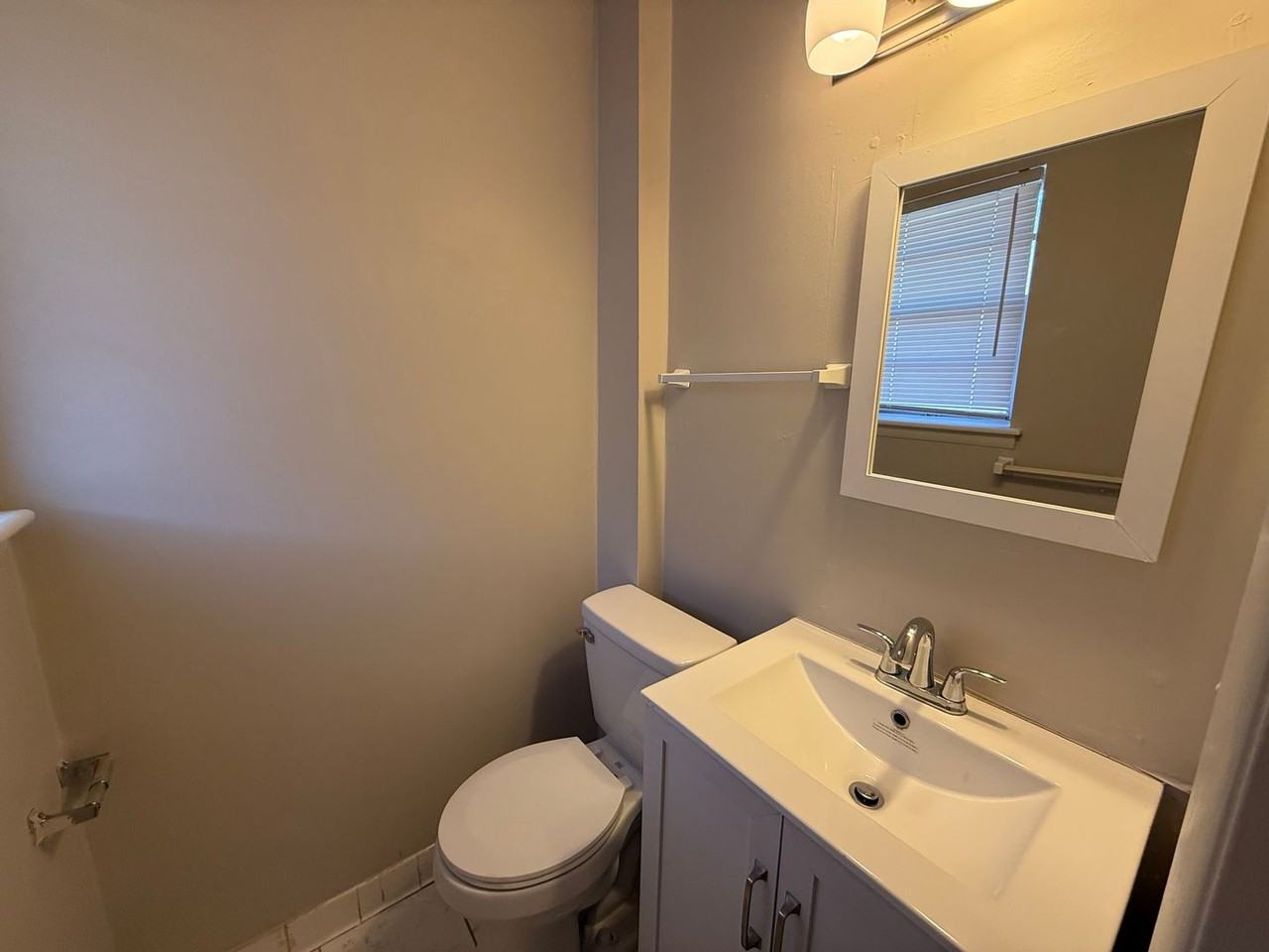 1933 E 51st Pl - Photo 3 of 18