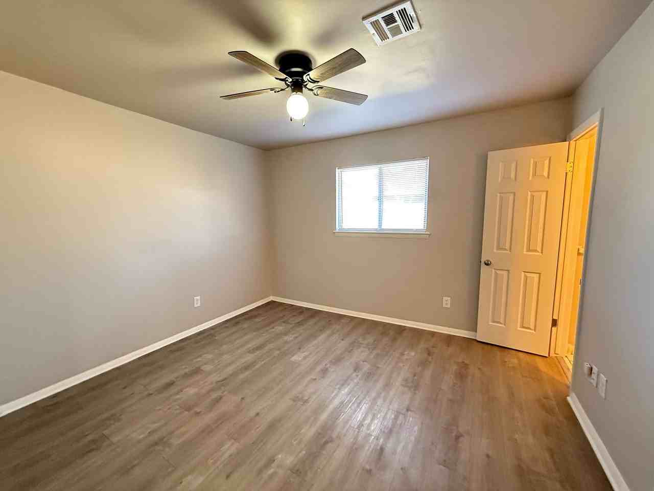 1933 E 51st Pl - Photo 4 of 18