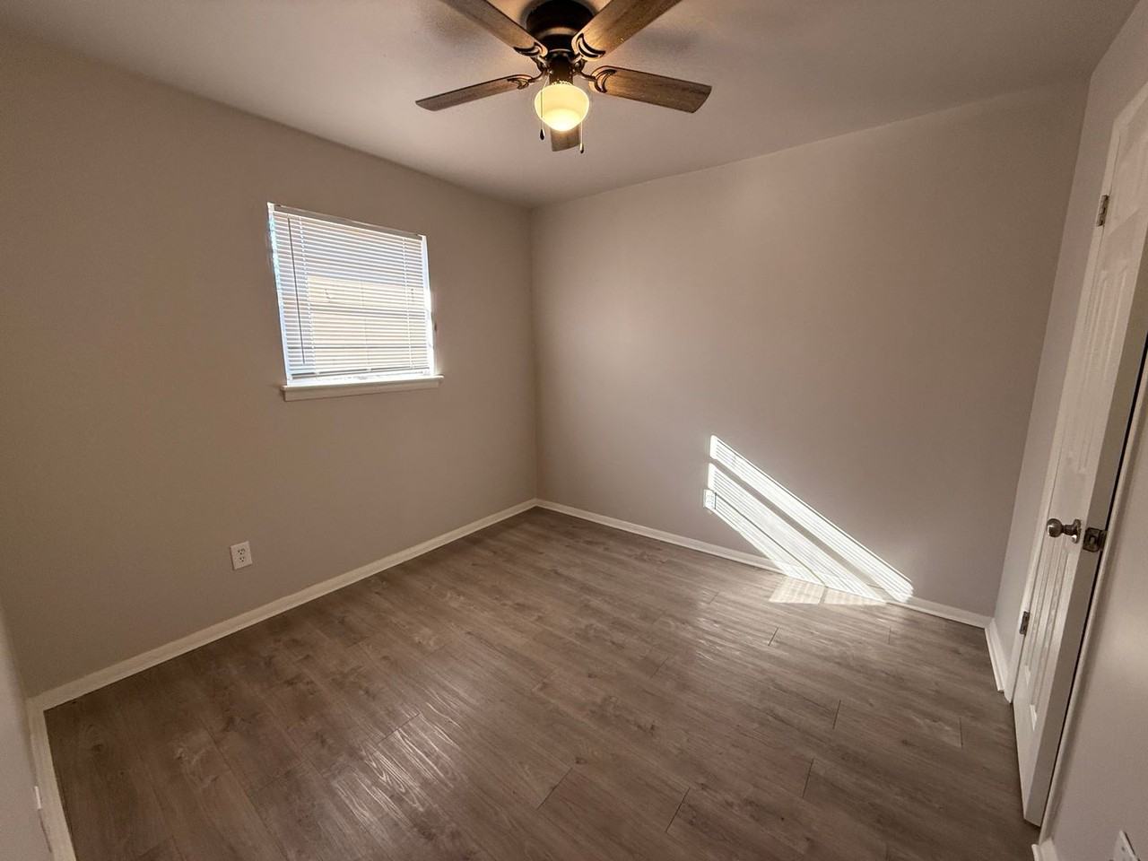 1933 E 51st Pl - Photo 6 of 18