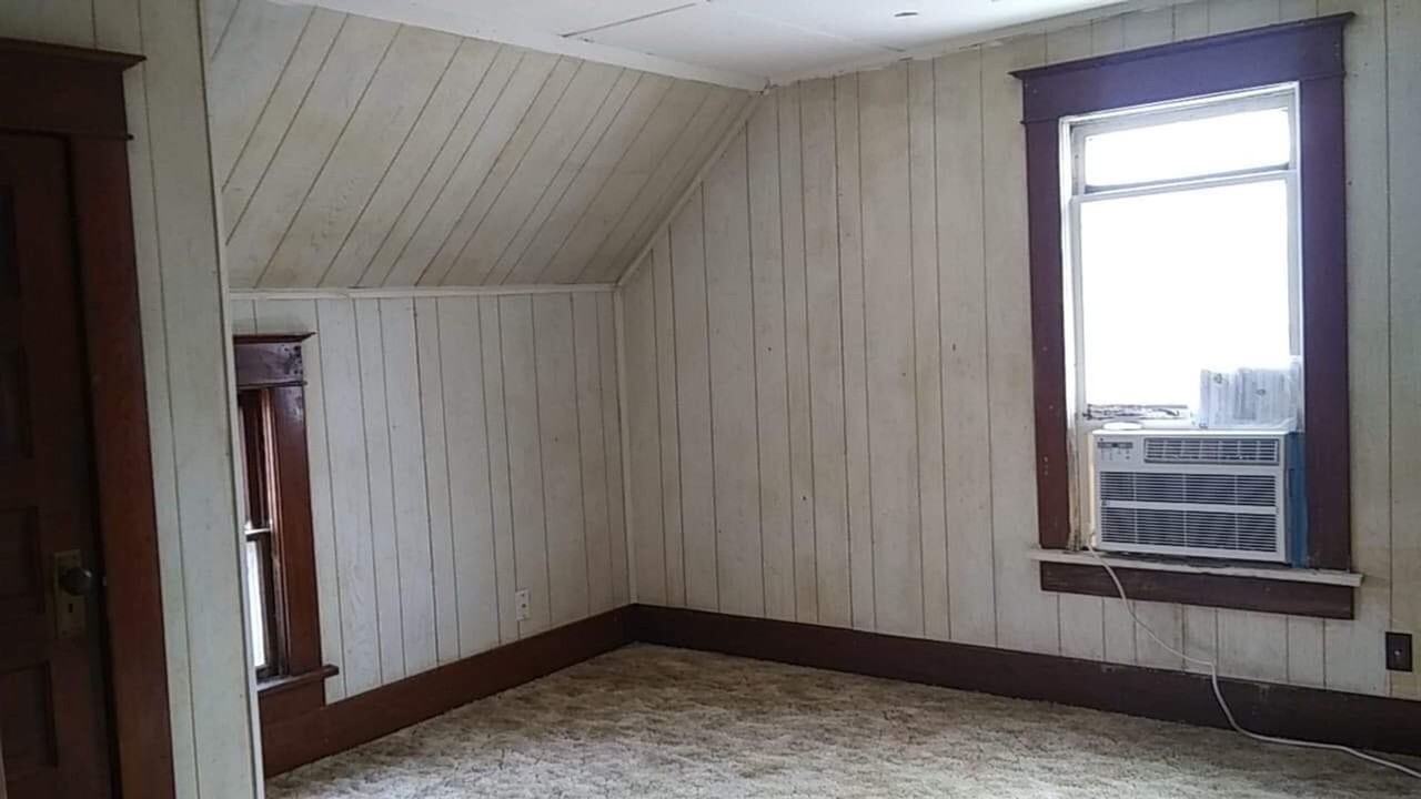 1611 N Poplar St - Photo 2 of 8