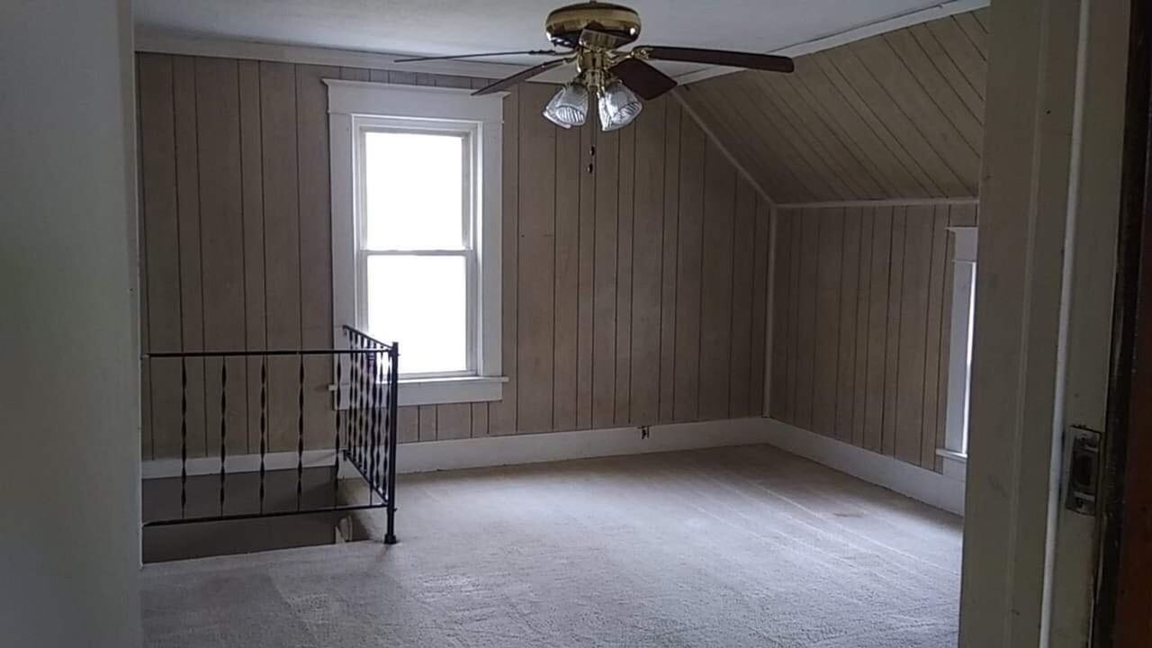 1611 N Poplar St - Photo 3 of 8