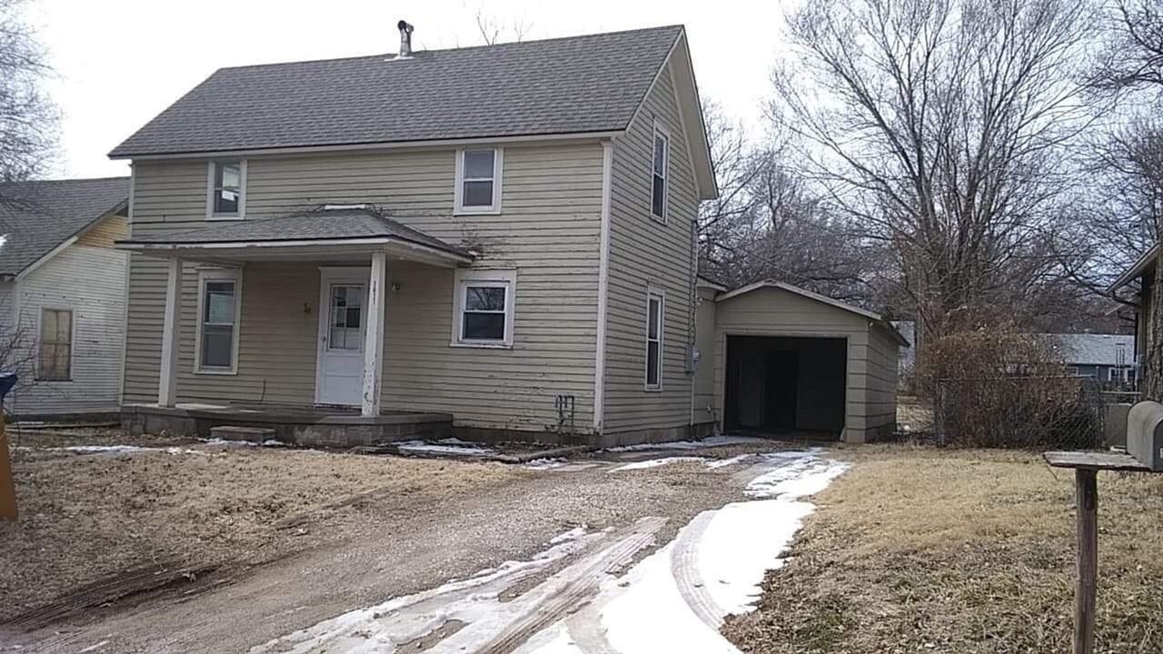 1611 N Poplar St - Photo 5 of 8