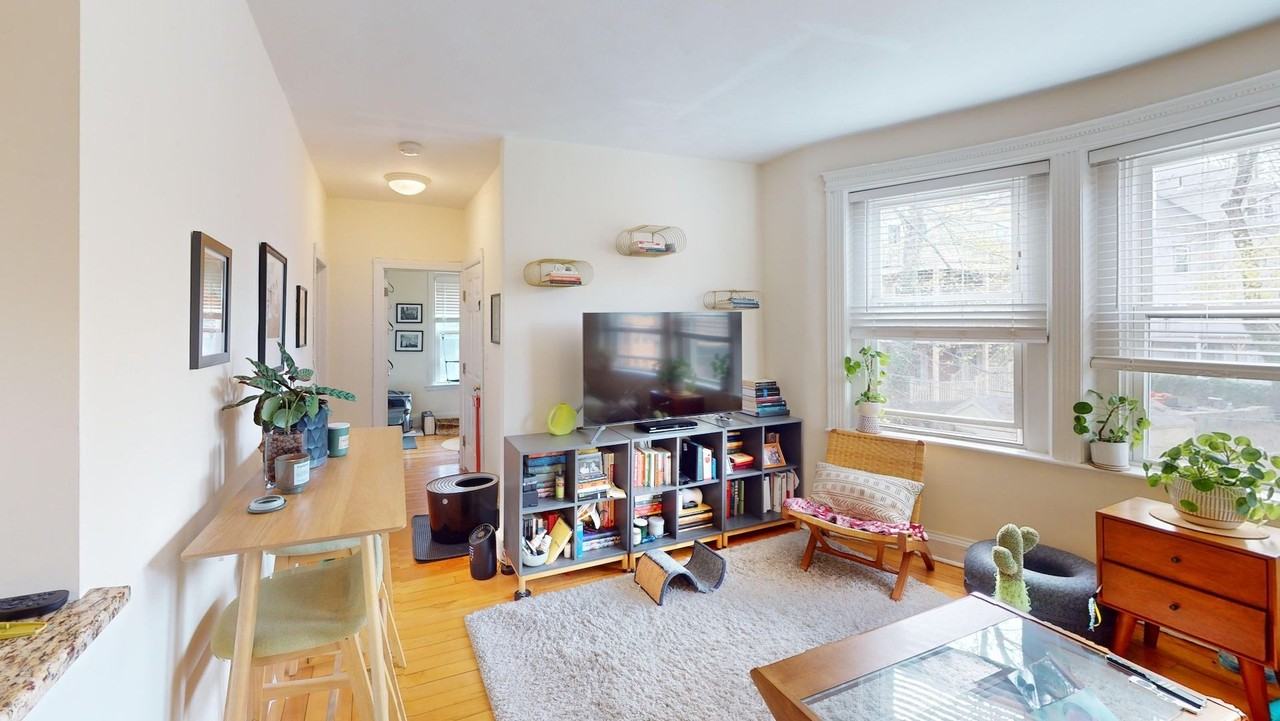 672 Washington St - Photo 3 of 13