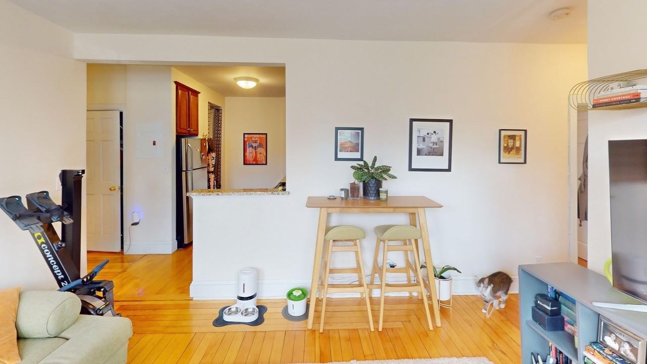 672 Washington St - Photo 4 of 13