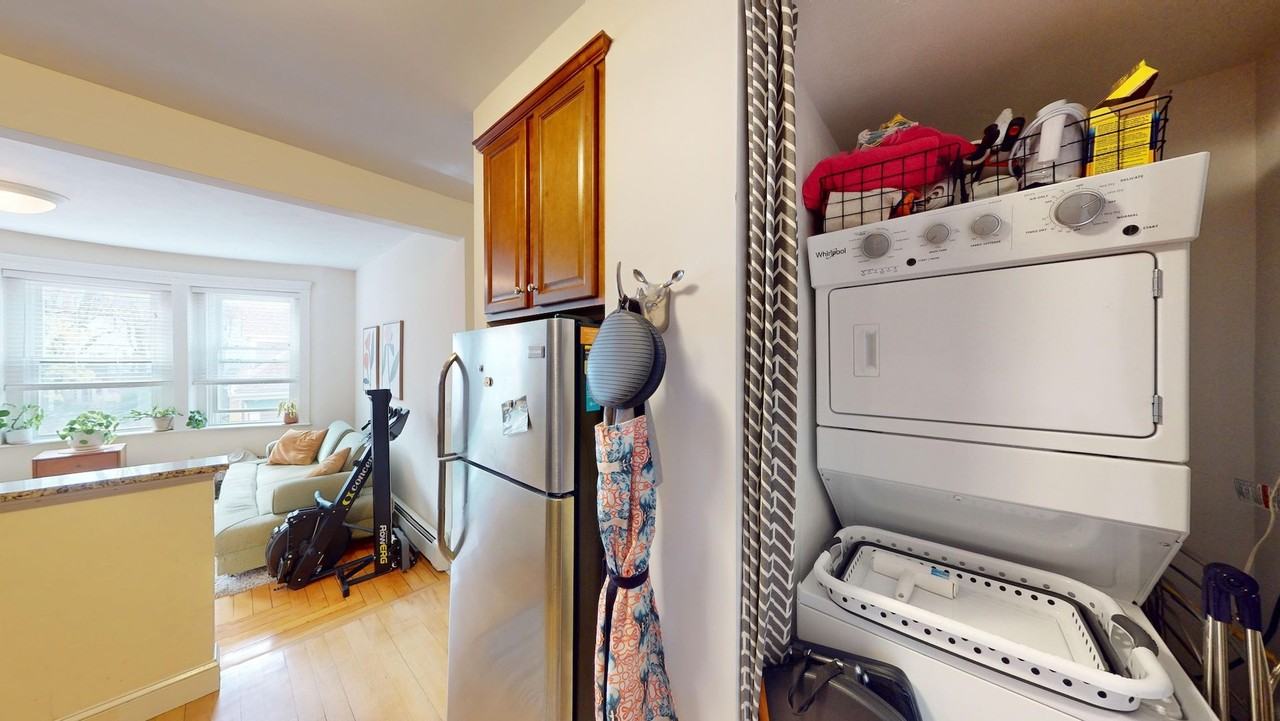 672 Washington St - Photo 6 of 13