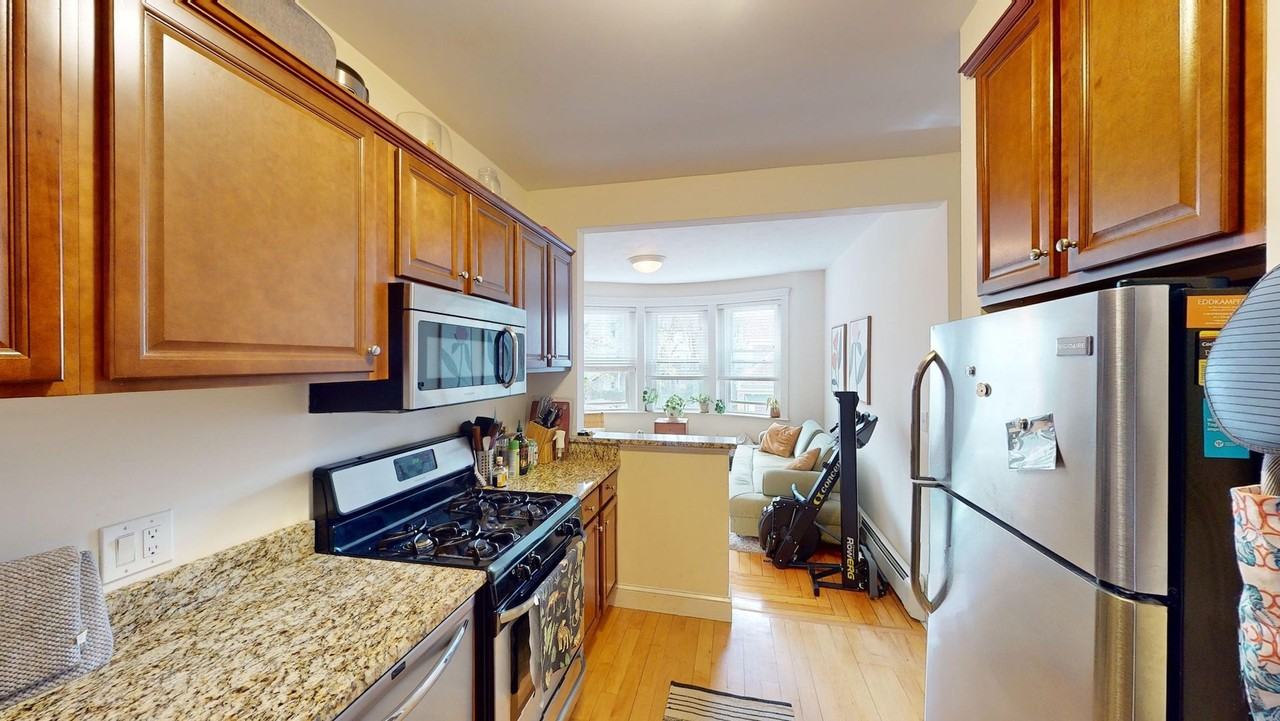 672 Washington St - Photo 7 of 13