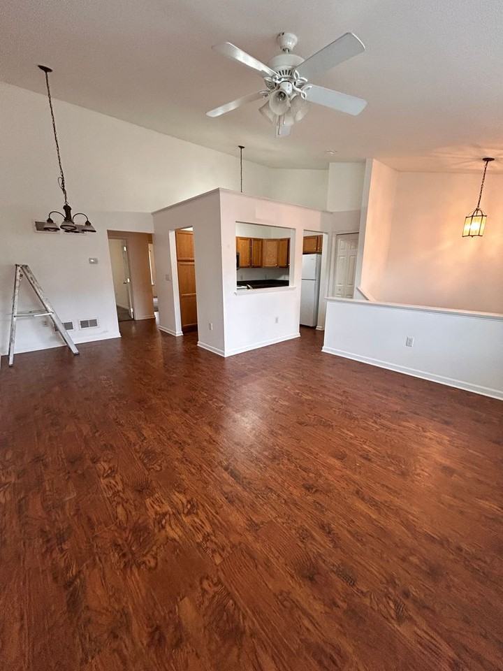 104 Farmhouse Ln - Photo 3 of 15