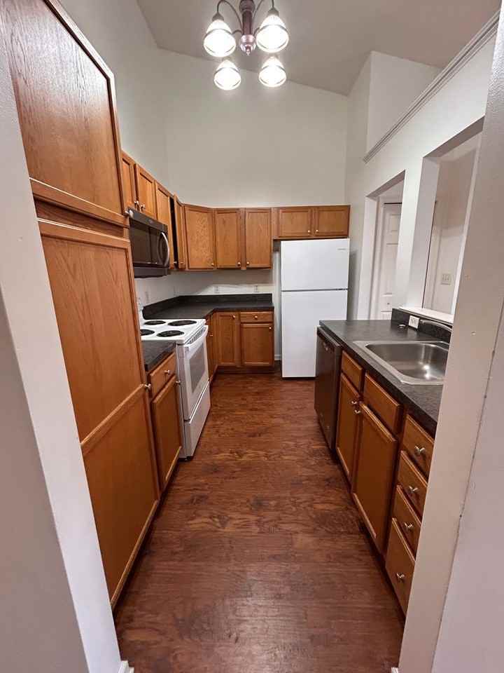 104 Farmhouse Ln - Photo 4 of 15