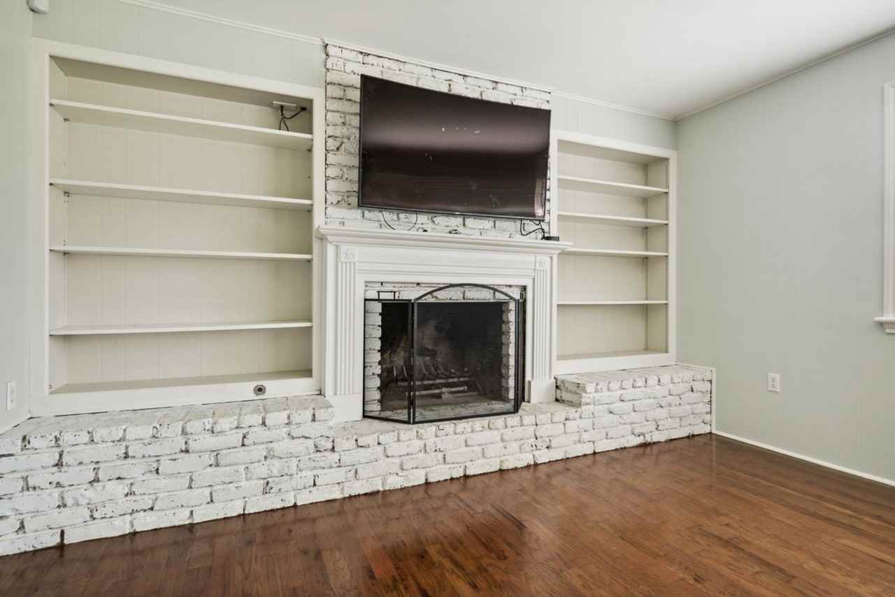 4643 Fleet Dr - Photo 4 of 34