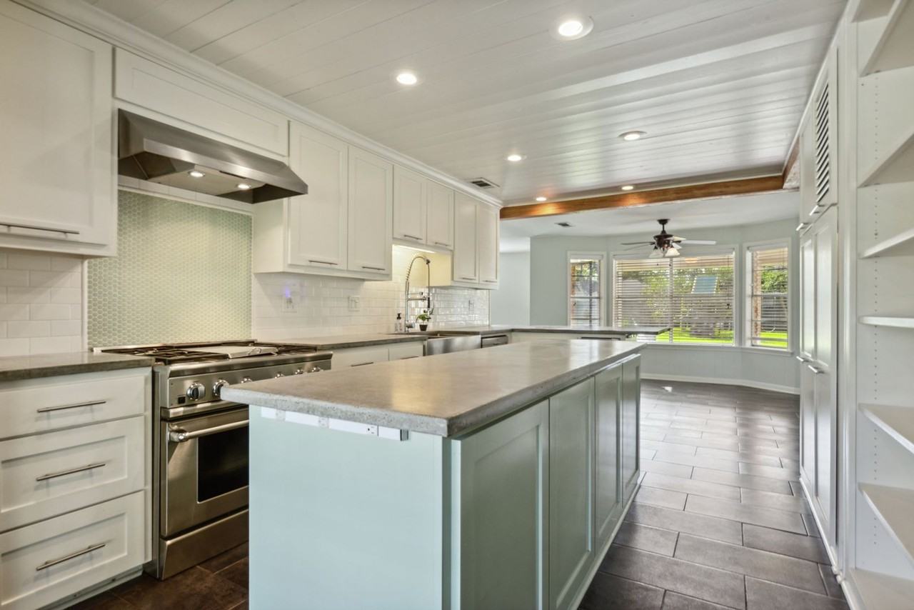 4643 Fleet Dr - Photo 6 of 34