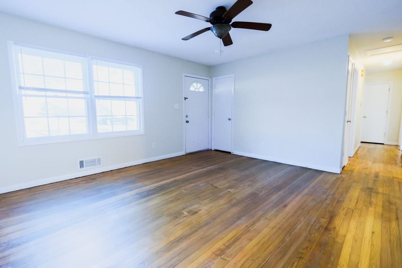 135 Arrowhead Rd - Photo 7 of 23