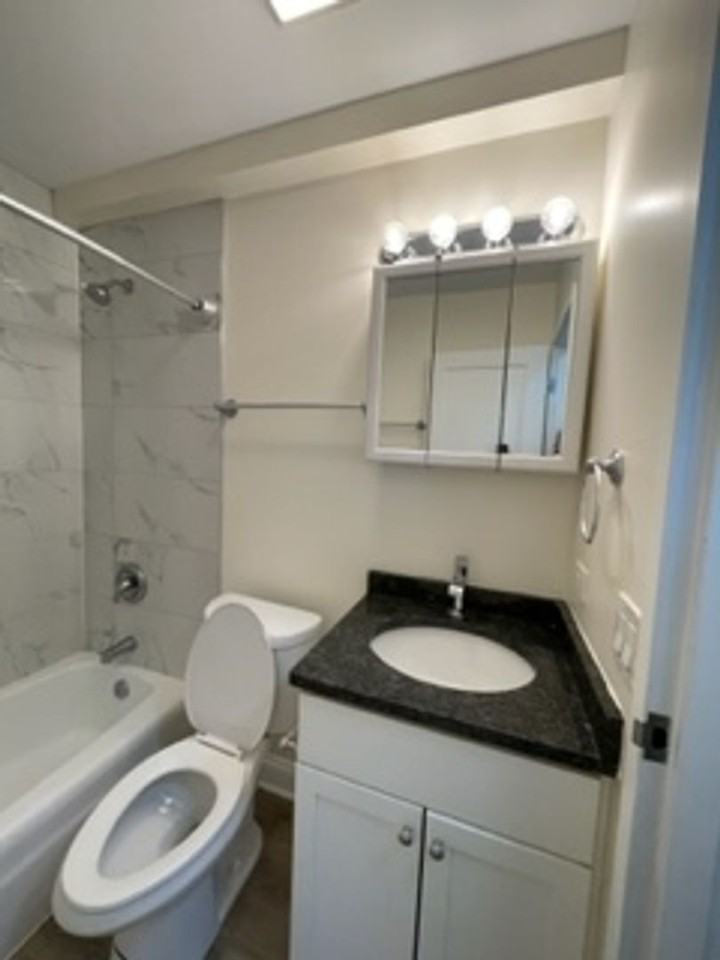 Live the Lakefront Dream at North Shore Apartments - Photo 5 of 22