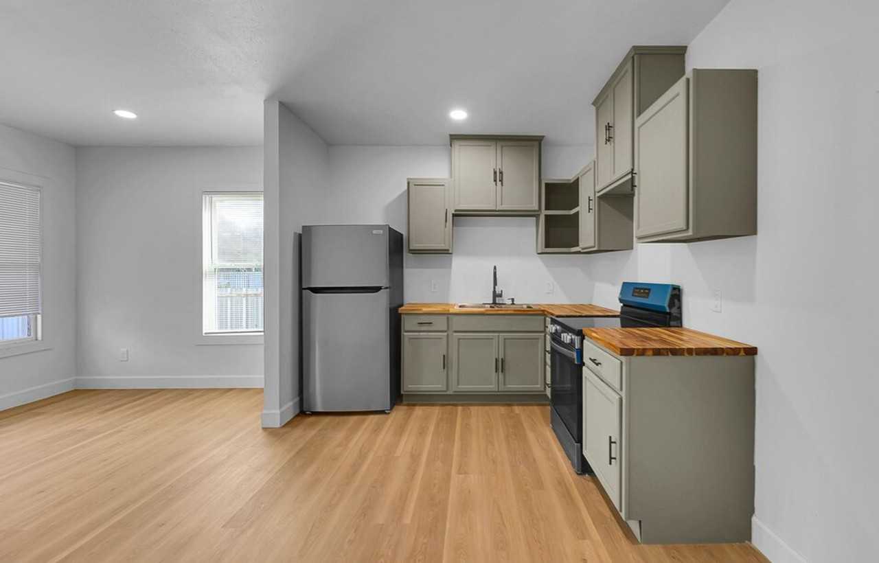 1612 N 11th St - Photo 3 of 20