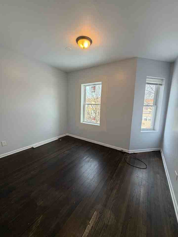 7224 S Saint Lawrence Ave - Photo 5 of 18