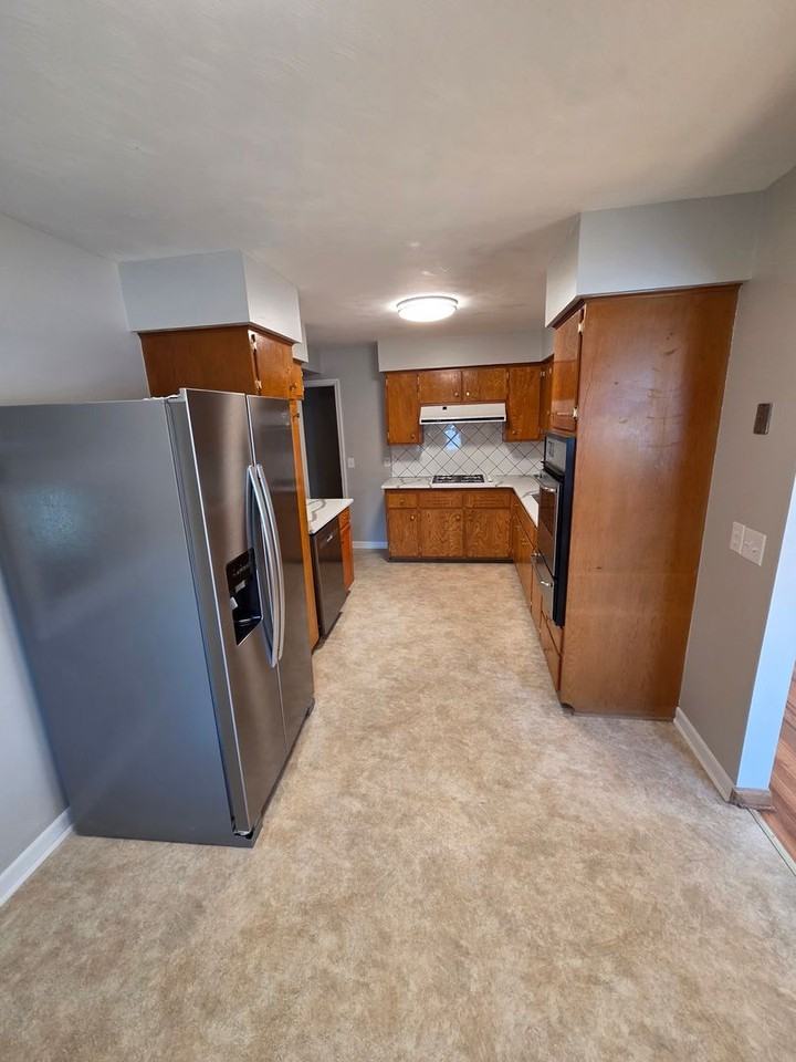 8342 Parker Ct - Photo 4 of 15