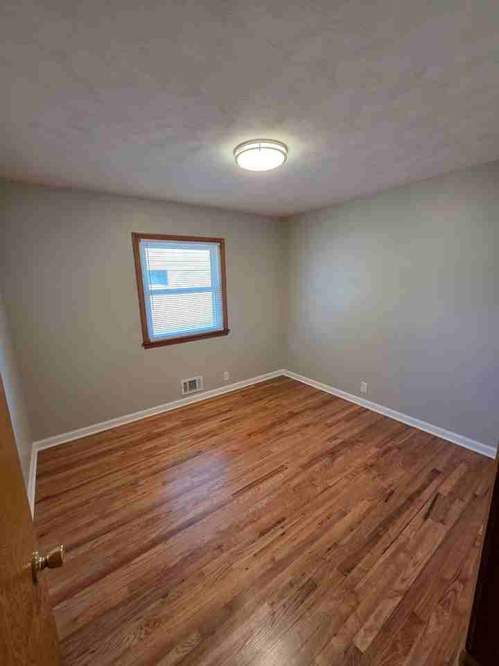 8342 Parker Ct - Photo 6 of 15