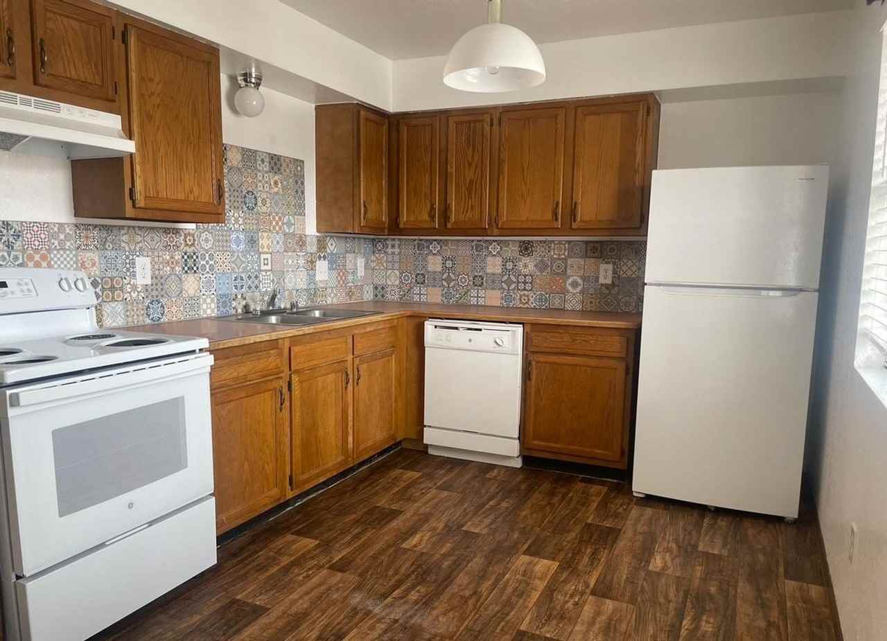 2190 Bex St - Photo 3 of 5