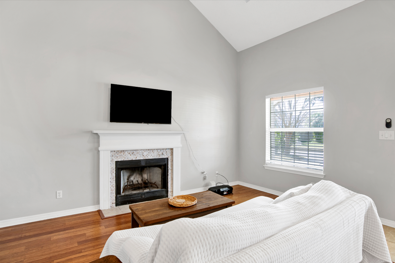 5910 Bay Vista Dr - Photo 3 of 25