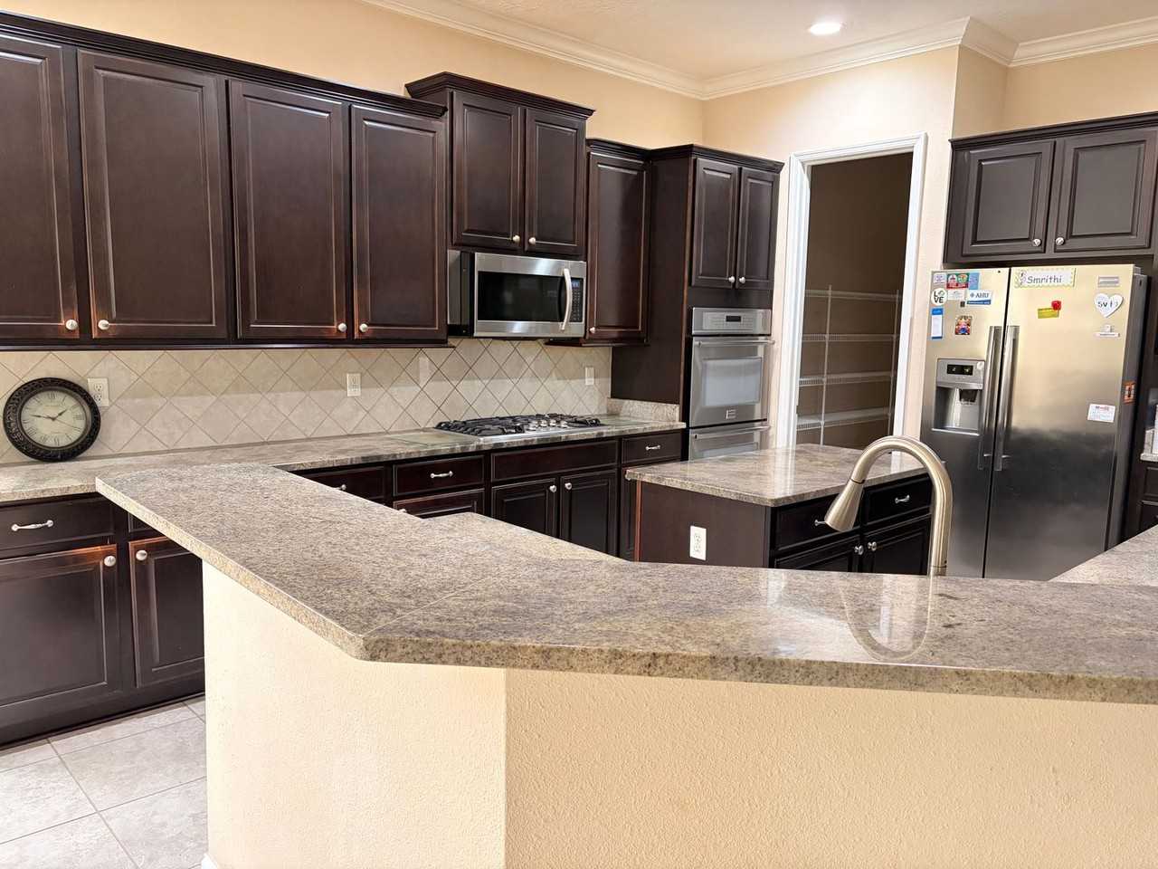 305 Medio Dr - Photo 3 of 11