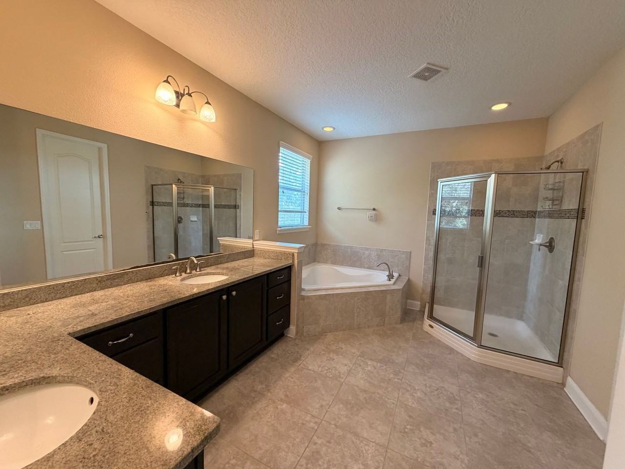 305 Medio Dr - Photo 5 of 11