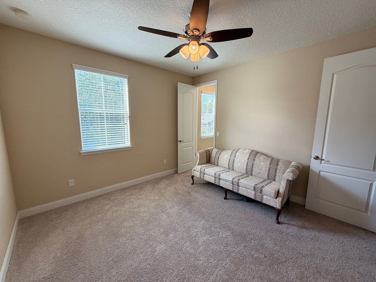 305 Medio Dr - Photo 7 of 11