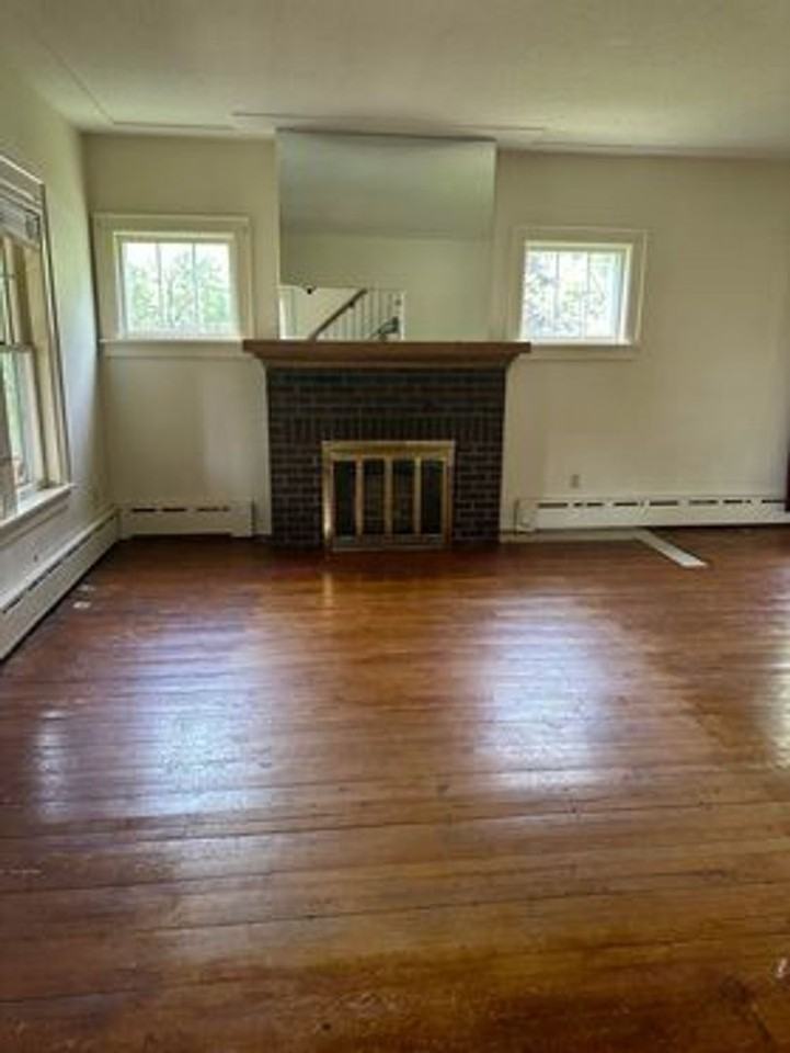 630 N 16th Ave E - Photo 3 of 23