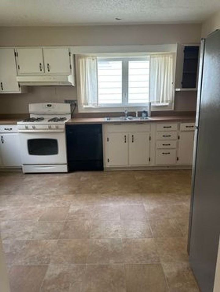 630 N 16th Ave E - Photo 7 of 23