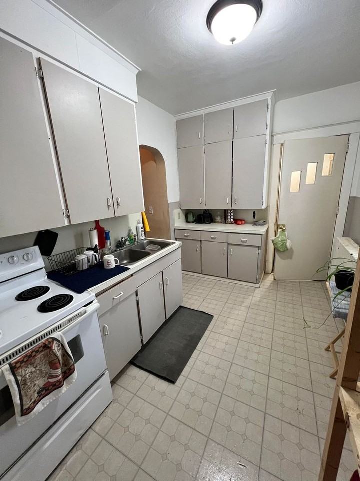 420 W Arrowhead Rd - Photo 3 of 15