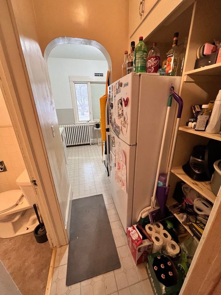 420 W Arrowhead Rd - Photo 5 of 15