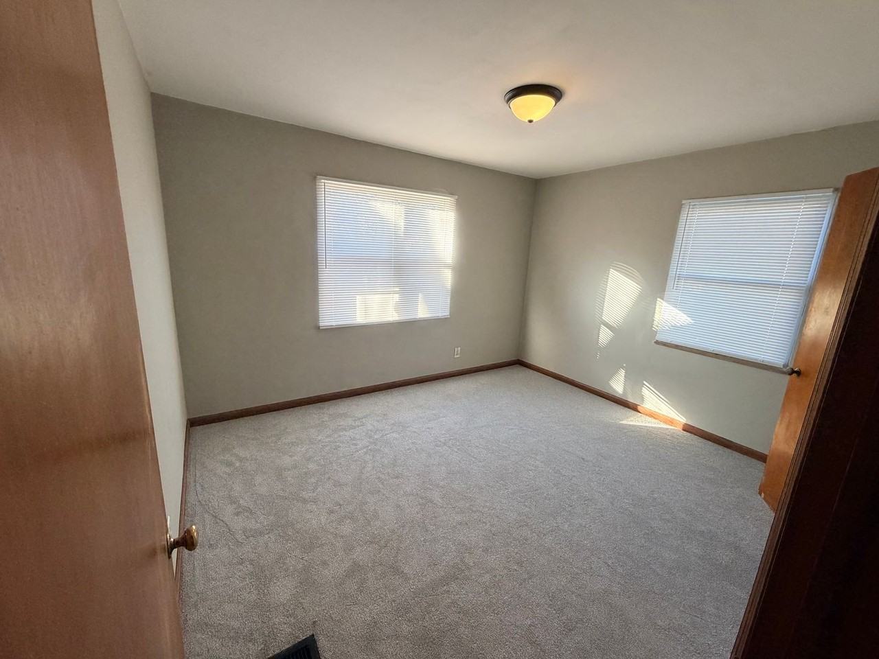 1506 Ellsworth Ave - Photo 2 of 7