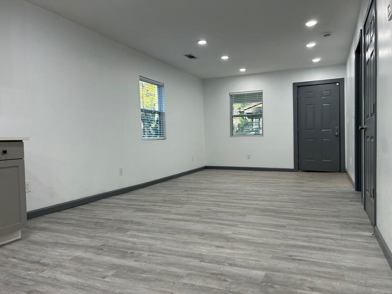 1477 Olive St Sw - Photo 5 of 13