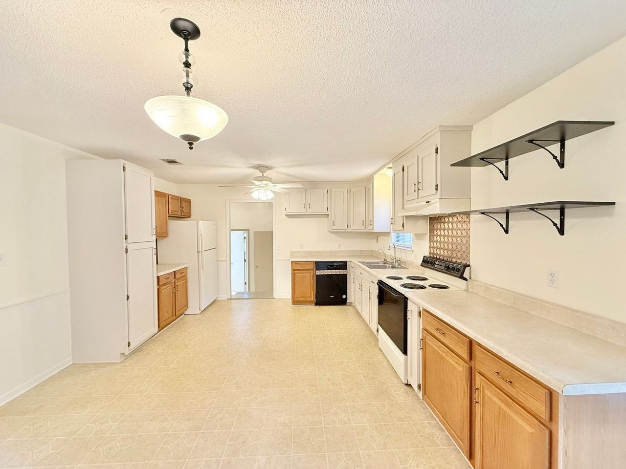 5805 Loring Dr - Photo 4 of 15