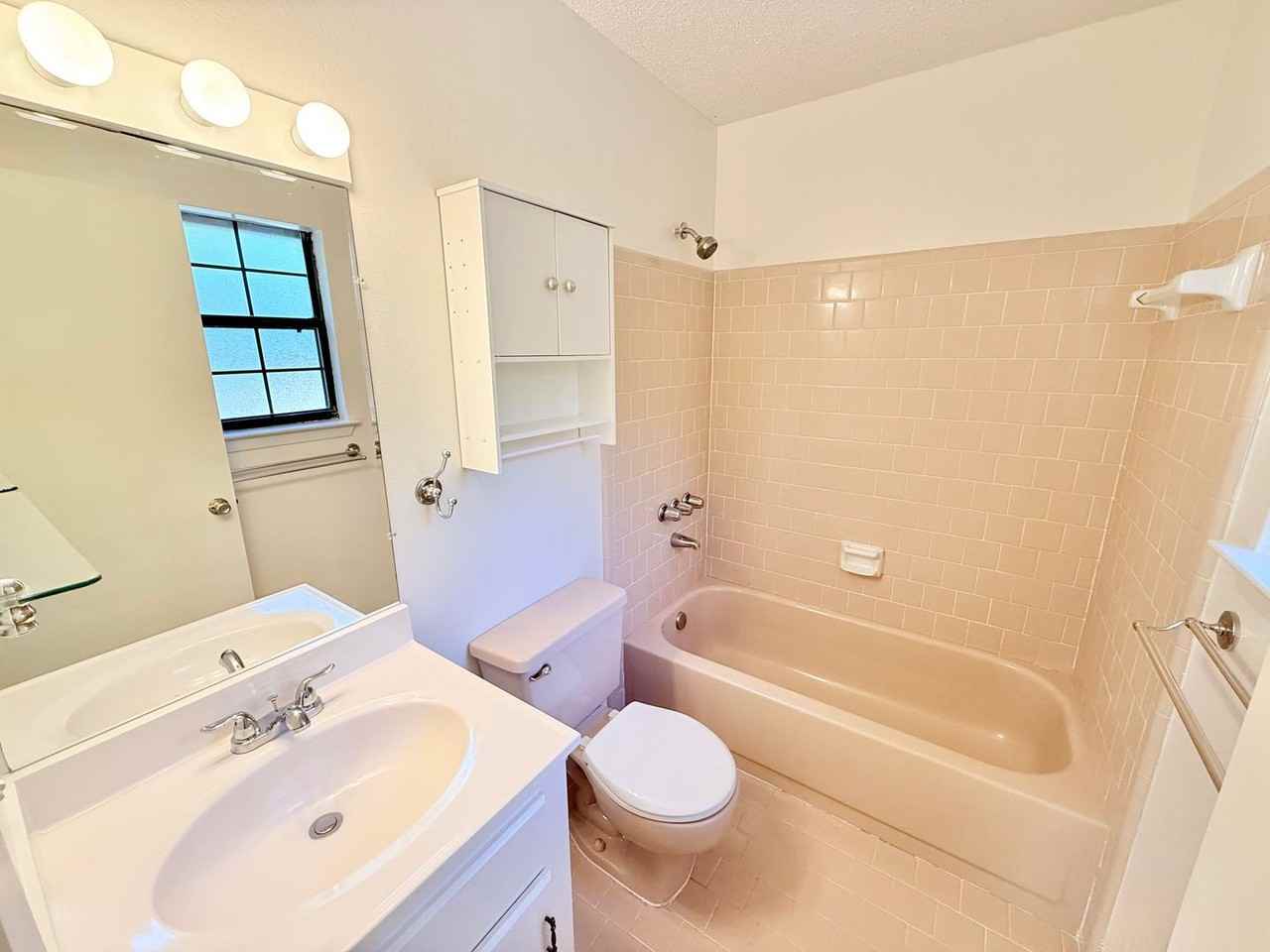 5805 Loring Dr - Photo 6 of 15