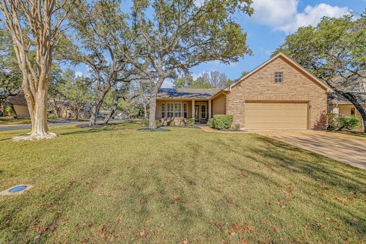 100 Bronco Dr - Photo 2 of 34