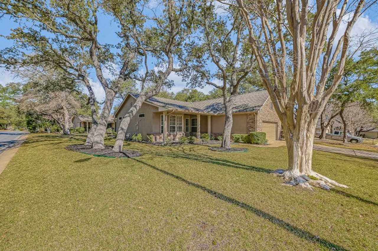 100 Bronco Dr - Photo 3 of 34