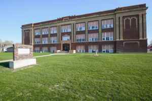 featured image of 109 E Luverne St