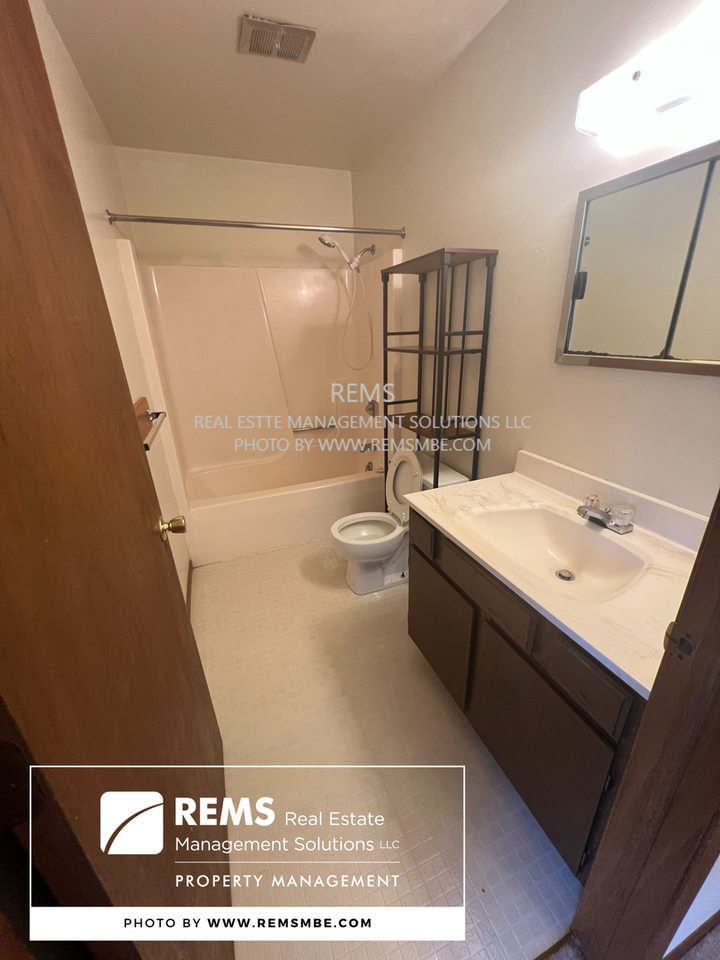 707 Minnesota Ave - Photo 2 of 8