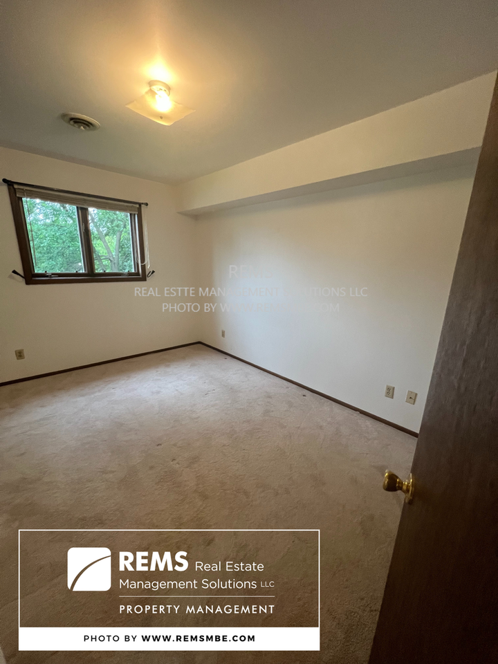 707 Minnesota Ave - Photo 3 of 8