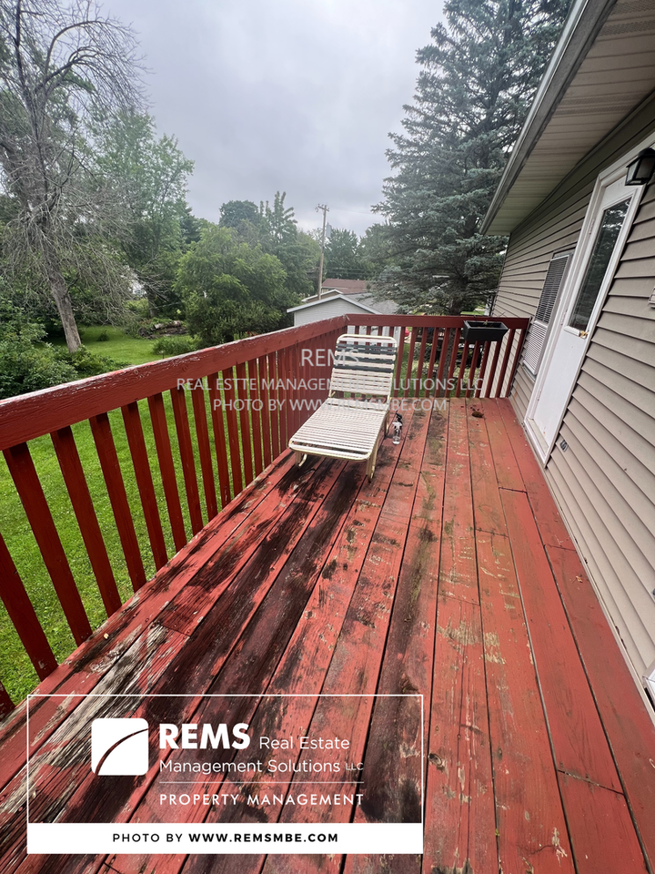 707 Minnesota Ave - Photo 6 of 8