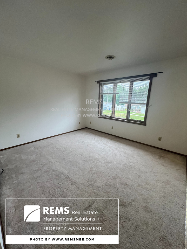 707 Minnesota Ave - Photo 7 of 8