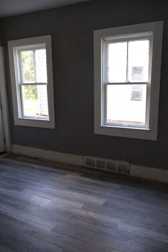 6812 Whitney Ave - Photo 3 of 50