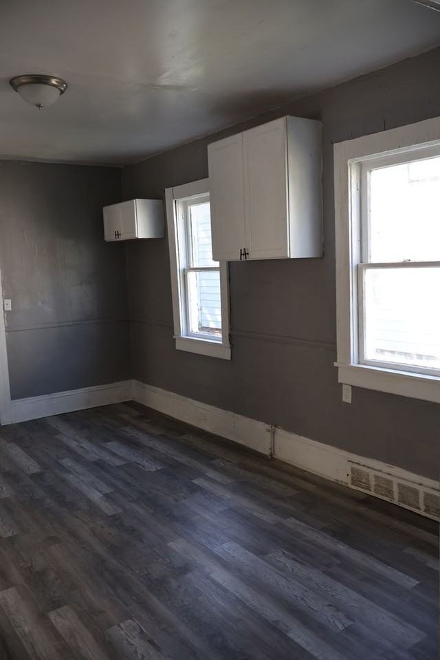 6812 Whitney Ave - Photo 5 of 50