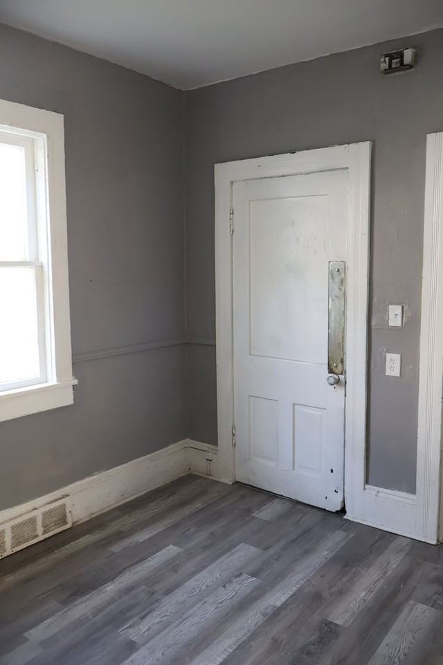 6812 Whitney Ave - Photo 6 of 50